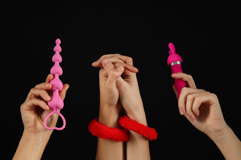 Lee más sobre el artículo El uso de juguetes sexuales en relaciones poliamorosas