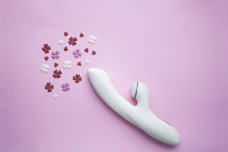 Lee más sobre el artículo Succionadores de clítoris para mujeres con endometriosis: ¿Cómo elegir?