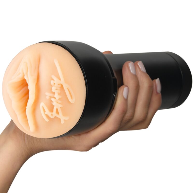 KIIROO – FEEL BRITNEY AMBER MASTURBADOR