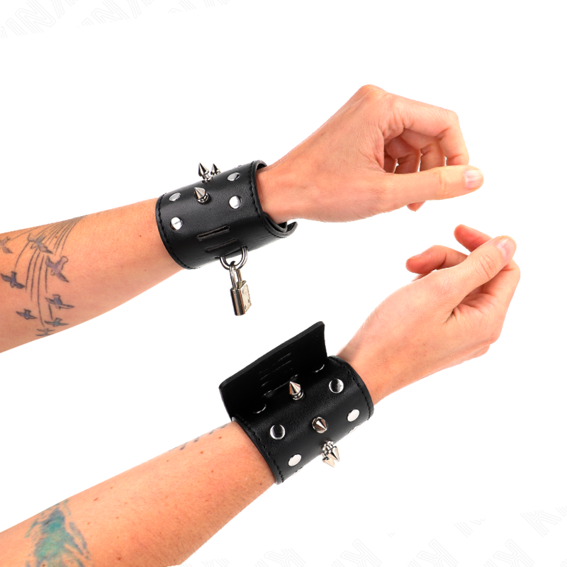 KINK – MUÑEQUERAS ESTILO PUNK CON PINCHOS 25 X 6 CM