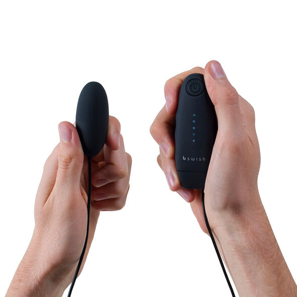 B Swish – Bnaughty Classic Vibrating Bullet Negro
