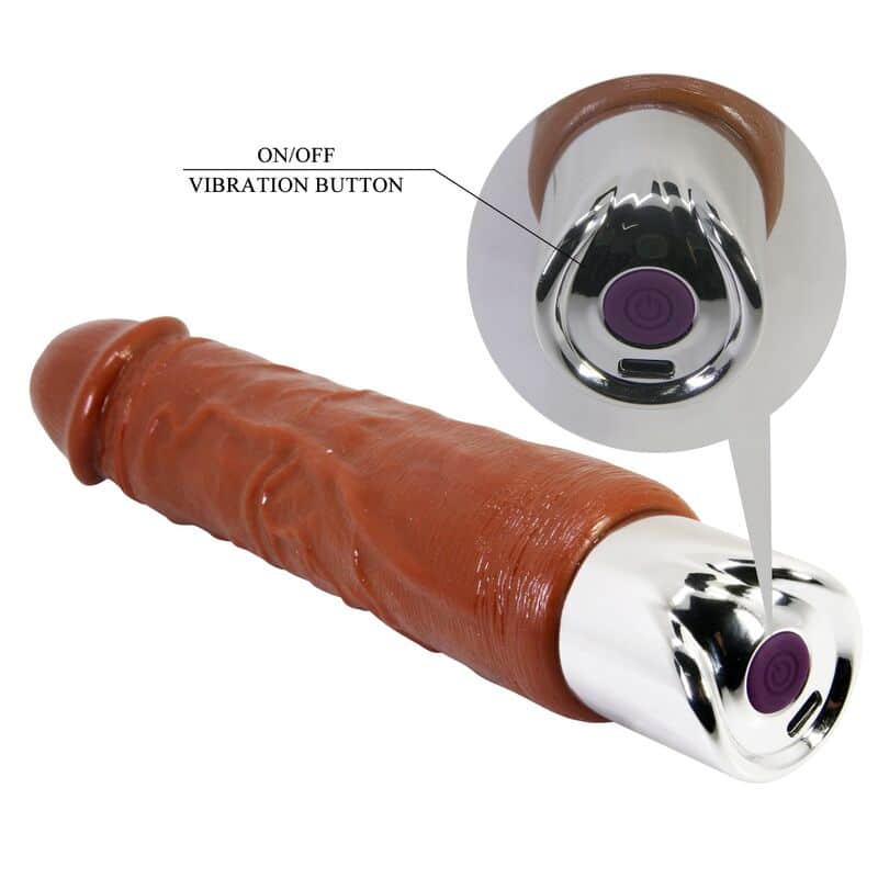 Vibrador realístico marrón con relieve y botón morado de encendido integrado, mostrado en detalle